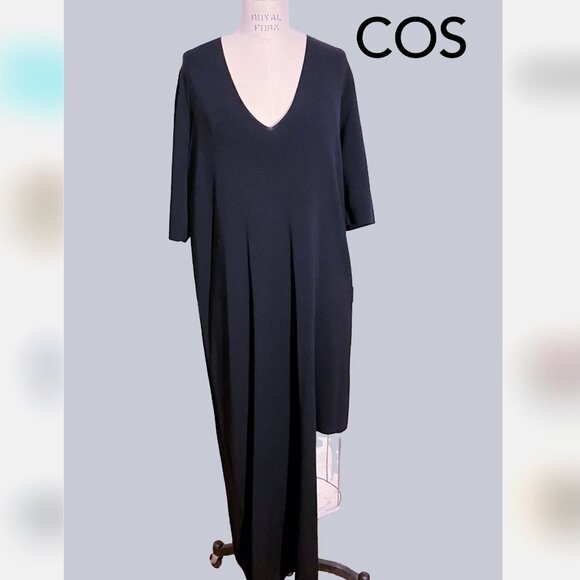 COS minimal, bold, statement dress. Silky knit maxi, asymmetric cut-out hem, M - Picture 3 of 5